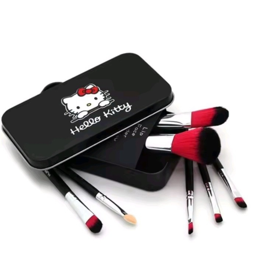 Hello Kitty Chic Essentials Set - Picture 5 of 5